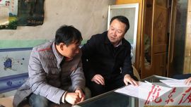 赵昌军赴帮扶点对接“一户一策”精准脱贫方案