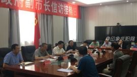 庆阳市委常委、组织部长马骥接待群众来访