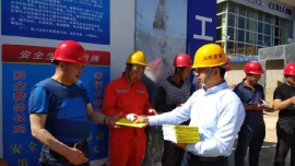 庆阳市建筑业管理局紧扣“生命至上、安全发展”主题注重实效扎实开展“送安全知识进工地”活动