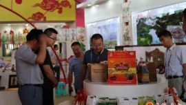 合水香包刺绣产品惊艳亮相第八届敦煌行·丝绸之路国际旅游节