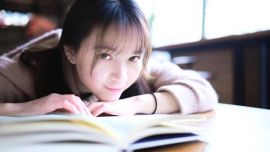 讀書是一個(gè)人最好的修行，堅(jiān)持讀書的人因時(shí)間而變得偉大