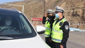 护航复工复产 庆阳公安交警在行动