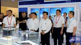 黄泽元在检查兰洽会石油化工与数字经济馆布展情况时强调 突出特色优势 提高布展水平 强化展览效果 利用好兰洽会平台展示好主题市风采