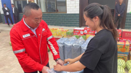 长庆油田采油二厂赴车道镇双庙村开展帮扶工作