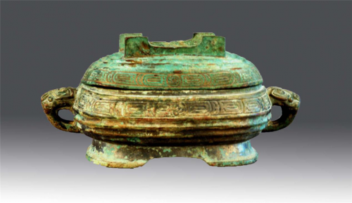 1981年，寧縣湘樂公社玉村（現(xiàn)寧縣湘樂鎮(zhèn)宇村）李德玉在挖窯時(shí)，發(fā)現(xiàn)一座土坑墓，距離地表1.5米處發(fā)現(xiàn)了兩件青銅器，分別是“師伯盨”和“中生父鬲”，這兩件帶有銘文的“師伯盨”和“中生父鬲”現(xiàn)藏于甘肅省寧縣博物館，為國(guó)家一級(jí)文物?？傮w來說，這兩件西周帶有銘文的禮器，在造型上和銘文特點(diǎn)上都是成熟的器物，是西周時(shí)期禮器的較高鑄造水平的代表。