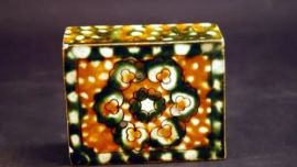 尋寶博物館丨三彩梅花紋方形枕