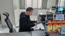 庆城县自然资源局开展股室长“坐窗口”体验活动