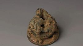 尋寶博物館丨三獬豸咬斗銅鎮(zhèn)