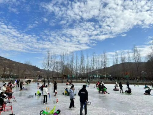 慶陽(yáng)冰雪嘉年華助推元旦假期旅游市場(chǎng)“熱起來(lái)”