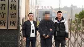 25歲男子化妝進女廁偷拍，警方：已刑拘，案件正在進一步偵辦中