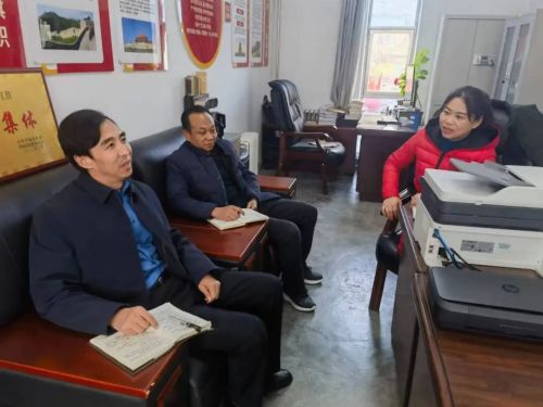 圖為駐縣教育局紀檢監(jiān)察組與駐在單位共同謀劃黨風廉政建設(shè)工作。