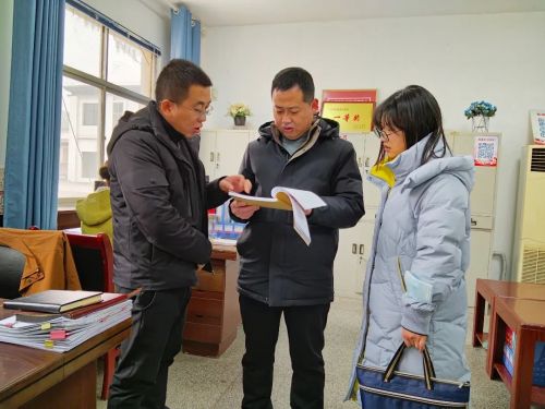 圖為悅樂鎮(zhèn)紀委（監(jiān)察室）督查節(jié)后干部職工到崗履職情況。