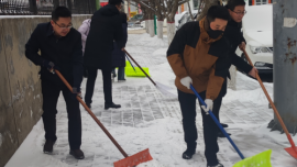 西峰：清雪除冰暖人心 志愿先行顯擔(dān)當(dāng)