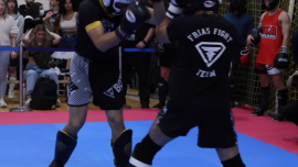 中國(guó)留學(xué)生參加搏擊比賽，被前職業(yè)選手打成植物人，母親崩潰