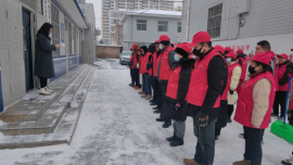 西峰：溫泉司法所組織社區(qū)矯正對(duì)象開(kāi)展公益掃雪活動(dòng)