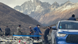 四姑娘山網(wǎng)紅觀景平臺(tái)貓鼻梁砌圍墻？鎮(zhèn)政府辟謠：維護(hù)基礎(chǔ)設(shè)施排除安全隱患