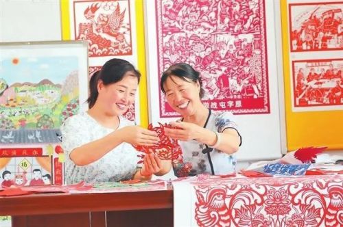 庆阳剪纸艺人沟通交流　王浩辉