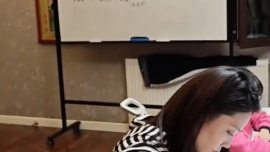 奧運冠軍楊威引熱議！讓雙胞胎女兒在家上學，老婆楊云當班主任……