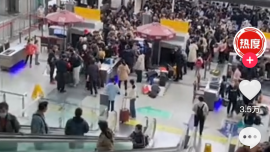 火車站安檢口沒全開部分旅客起哄沖卡？鐵路上海站回應(yīng)