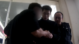 男子沖進(jìn)派出所：“我卡里有375萬(wàn)，都被對(duì)方知道了！”