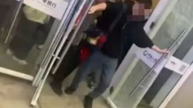 杭州南站出站口擁堵多人摔倒，有人破門自救？剛剛，鐵路杭州站致歉