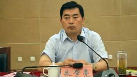 朱學(xué)亮落馬，昔日全國(guó)優(yōu)秀縣委書記，曾把自己手機(jī)號(hào)貼到路標(biāo)上