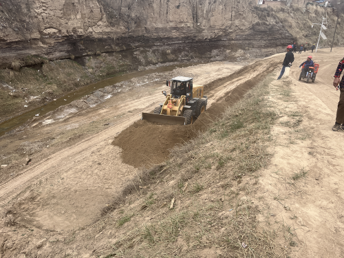 喬川鄉(xiāng)章渠子河道堆棄渣土，現(xiàn)場恢復(fù)河道原貌