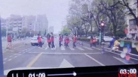 突發(fā)！宜賓南溪一轎車沖撞過斑馬線學(xué)生，致1死1傷，肇事者已被依法控制