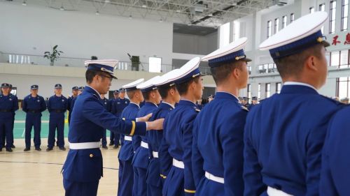 以教促学，提升队列素养。