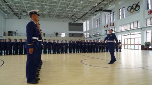 以教促学，提升队列素养。