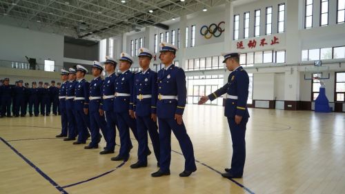 以教促学，提升队列素养。