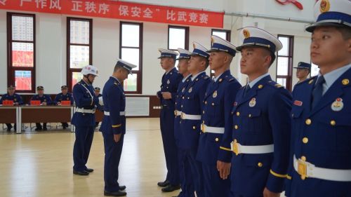 以查促改，规范队容严整。