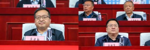 于建新、卯桄帛在閉幕主席臺(tái)上