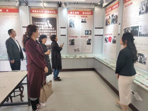 在&ldquo;劉巧兒&rdquo;舊居普法宣傳教育基地調(diào)研