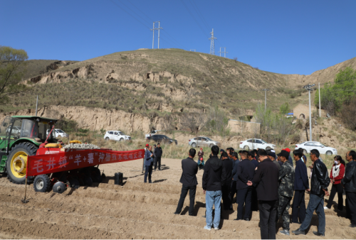 環(huán)縣毛井鎮(zhèn)舉辦&ldquo;羊+薯&rdquo;產(chǎn)業(yè)技能現(xiàn)場培訓(xùn)會