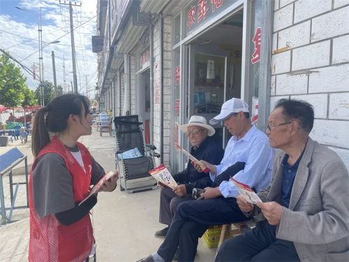 合水消防“五一”節(jié)前發(fā)動“消防志愿者”走街串巷開展消防宣傳活動