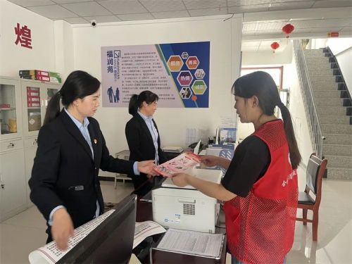 合水消防“五一”節(jié)前發(fā)動“消防志愿者”走街串巷開展消防宣傳活動