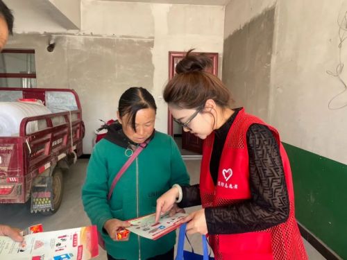合水消防“五一”節(jié)前發(fā)動“消防志愿者”走街串巷開展消防宣傳活動