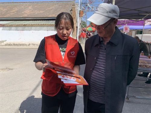 合水消防“五一”節(jié)前發(fā)動“消防志愿者”走街串巷開展消防宣傳活動