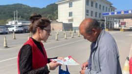 合水消防“五一”節(jié)前發(fā)動(dòng)“消防志愿者”走街串巷開展消防宣傳活動(dòng)