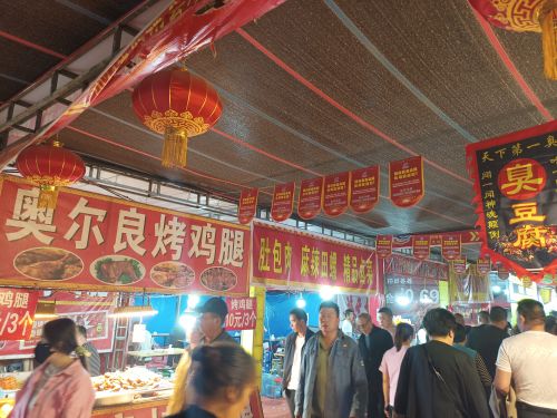 逛庙会 孙俊涛 摄