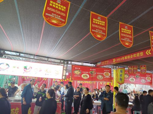 逛庙会 孙俊涛 摄