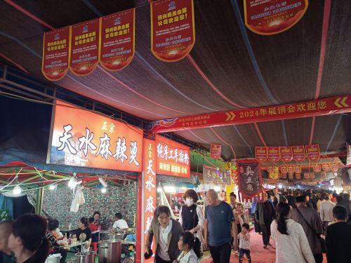 逛庙会 孙俊涛 摄