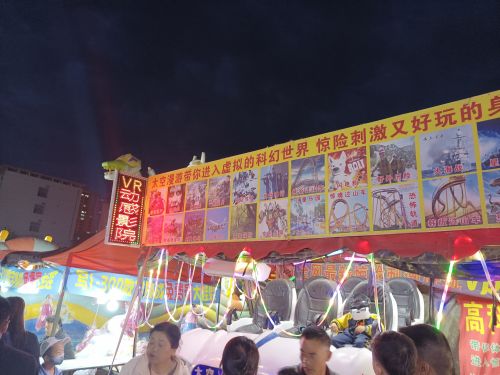 逛庙会 孙俊涛 摄