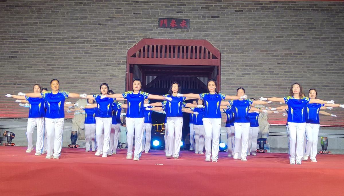 庆城:举办“庆五一 旺景区 展风采”群众文艺晚会