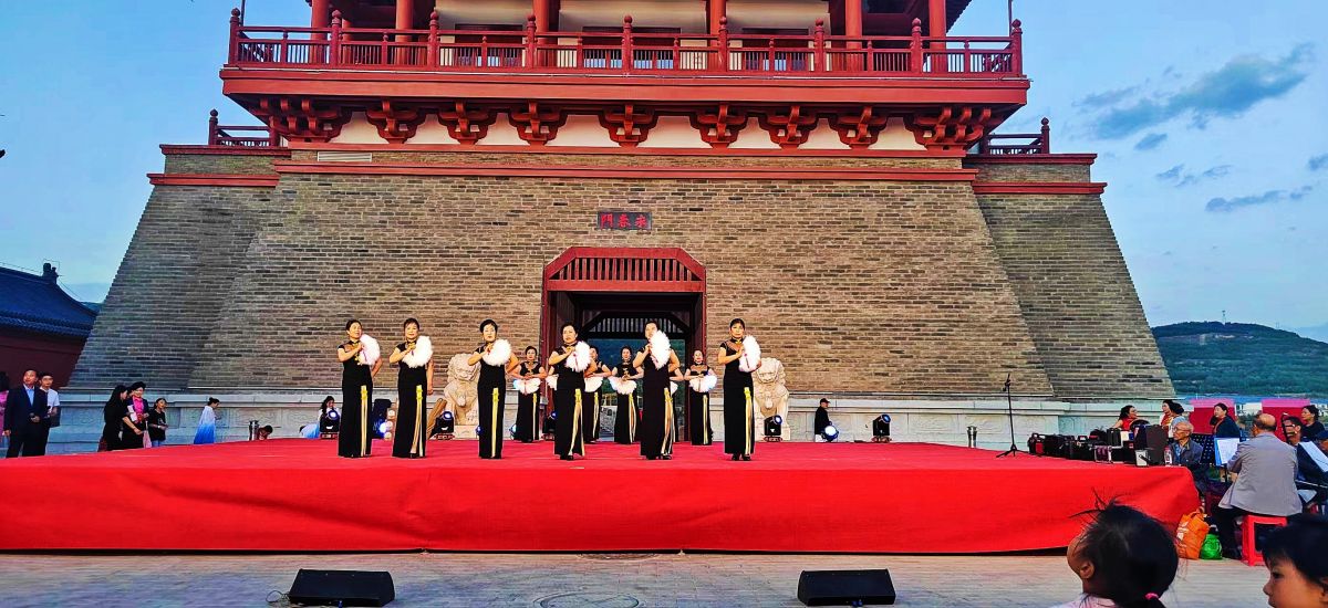 庆城:举办“庆五一 旺景区 展风采”群众文艺晚会