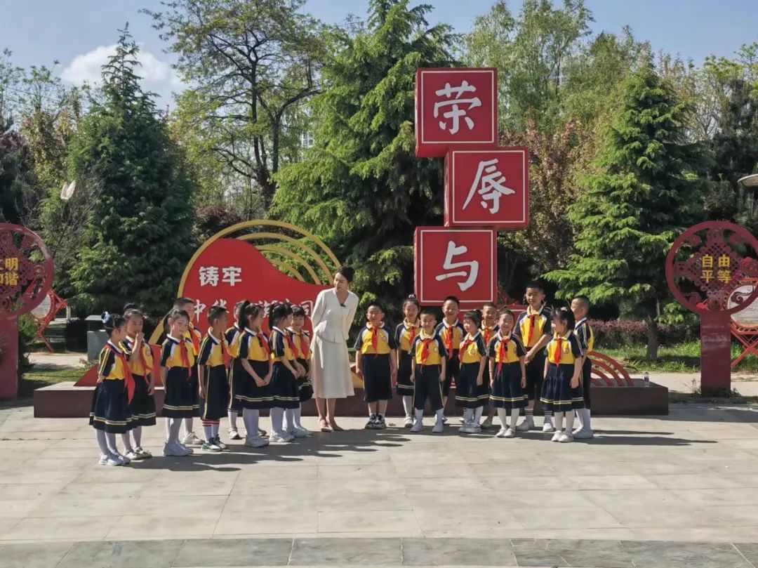 西峰區(qū)團結小學師生參觀鑄牢中華民族共同體意識主題公園