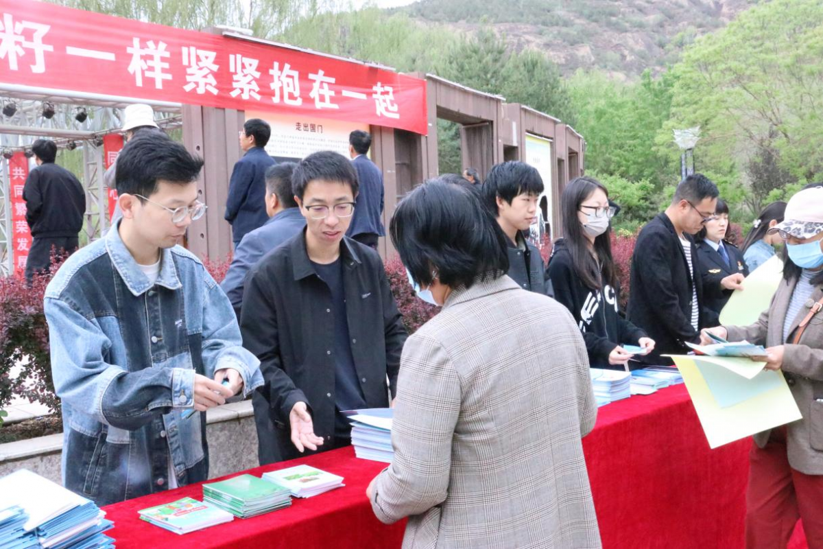 環(huán)縣第21個(gè)民族團(tuán)結(jié)進(jìn)步宣傳月活動(dòng)現(xiàn)場(chǎng)