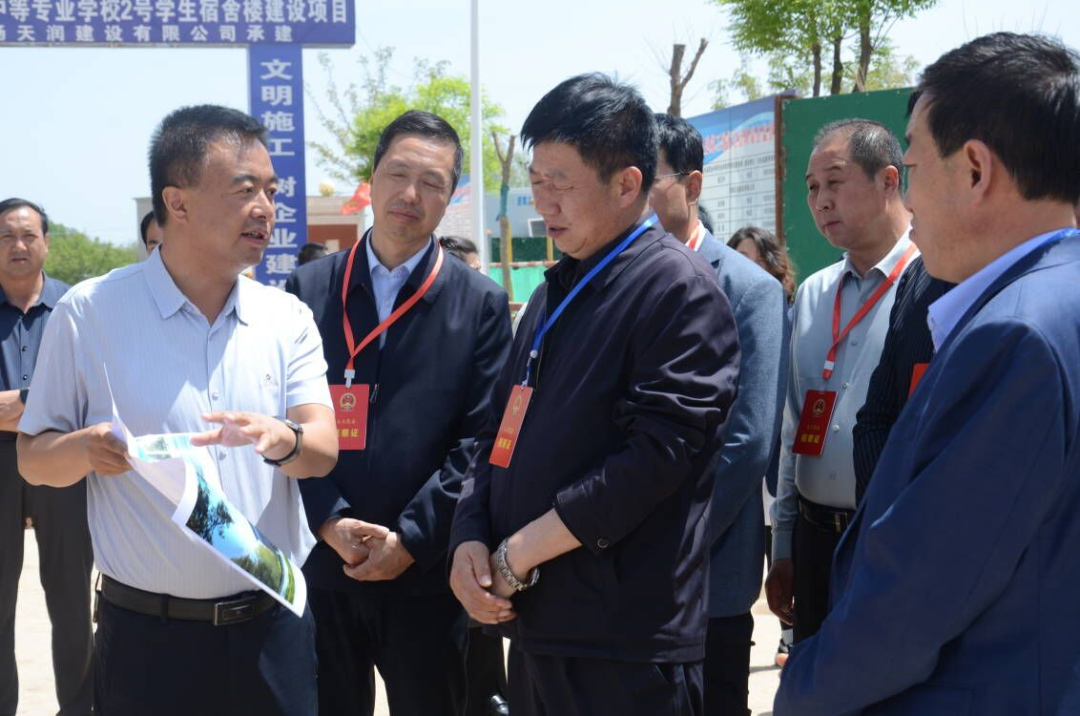 合水：縣人大常委會(huì)組織開展“千名代表調(diào)研視察千項(xiàng)工程”行動(dòng)