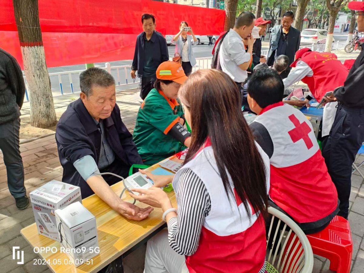 宁县红十字会博爱宣传周活动现场 周雷星 图